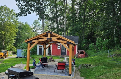 Shapleigh House | LAKE SIDE 4-Season home, 4-bdrm 2-bath, super clean, bright & cozy