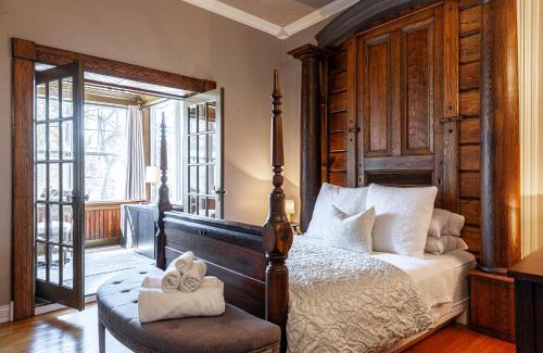 Stratford Apartment | Lake Suite with Sunroom by Henry House Stays