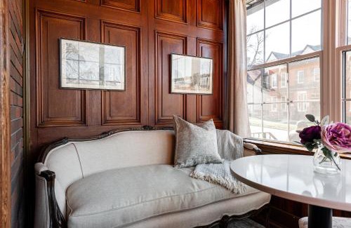Stratford Apartment | Lake Suite with Sunroom by Henry House Stays