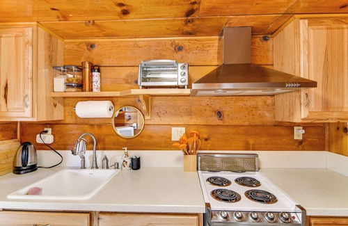 Lincoln Park Apartment | Lake Tahoe Cabin: Close to Boating & Skiing!