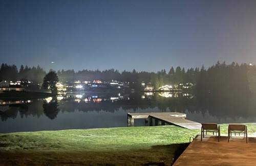 Bonney Lake House | Lake Tapps Dock House on the Bankers Island with Boat Launch