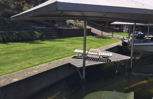 Bonney Lake House | Lake Tapps lake house