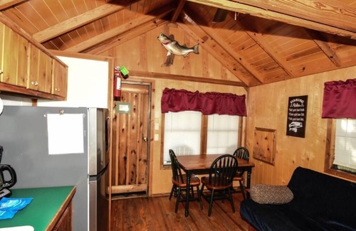 Mead Cabin | Lake Texoma Cedar Cabin - Striper King