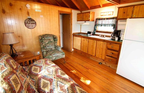 Mead Cabin | Lake Texoma Cedar Cabin