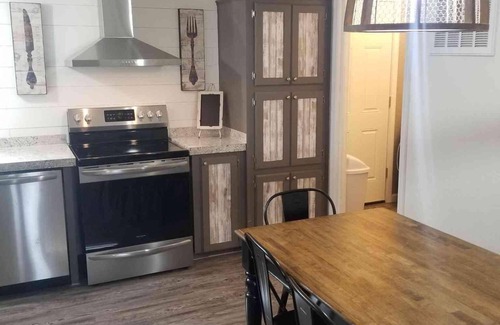 Mead House | Lake Texoma Vacation HomeThe White House