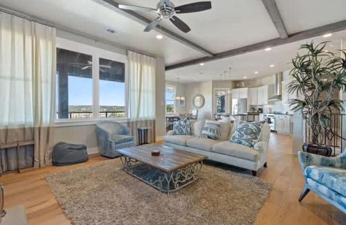 Spicewood Villa | Lake Travis Retreat - 5BR with BBQ & Pickleball