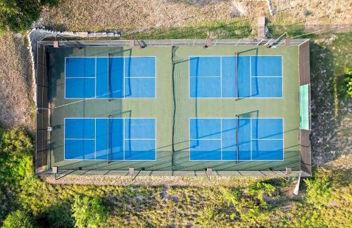 Spicewood Villa | Lake Travis Retreat - 5BR with BBQ & Pickleball