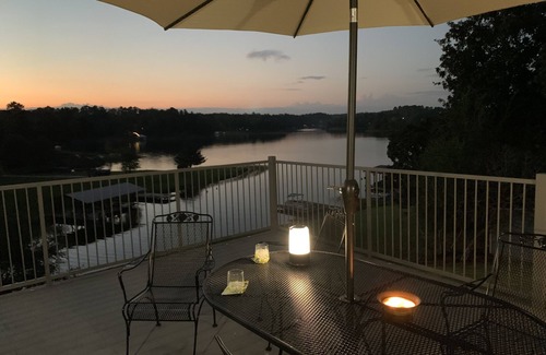 Northport House | Lake Tuscaloosa Waterfront home with Amazing Views 4 bed 4 bath + Gameroom
