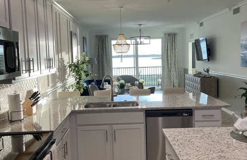 Biggar Condo | Lake View 2 Bedroom Condo Includes Golf!
