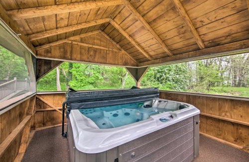 Wrightsville House | Lake View and Hot Tub Wrightsville Cabin!