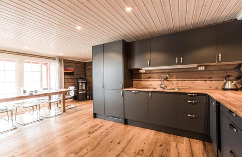 Sykkylven House | Lake View Apartment 4 bedrooms