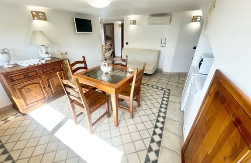 Montefiascone Villa | LAKE VIEW-BOLSENA. EXCEPTIONAL VILLA. POOL/JACUZZI. SLPS 24. EXCLUSIVELY YOURS!