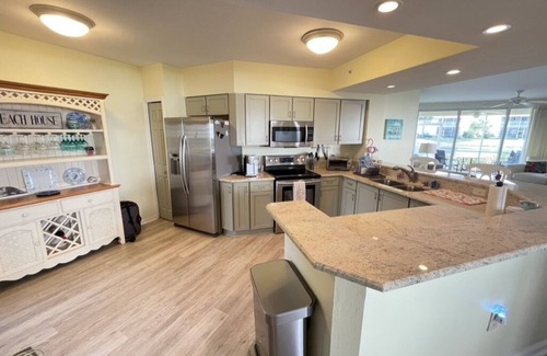 Naples Condo | Lake view - Bright and airy ,end unit Condo-1st Floor-Walk to Pool & Clubhouse