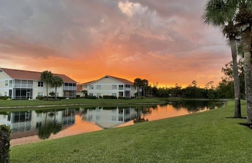 Naples Condo | Lake view - Bright and airy ,end unit Condo-1st Floor-Walk to Pool & Clubhouse