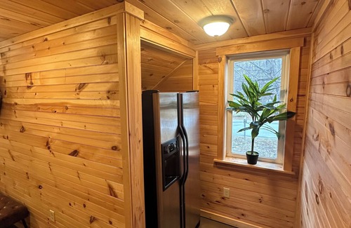 Auburn Apartment | Lake View Central Hideaway