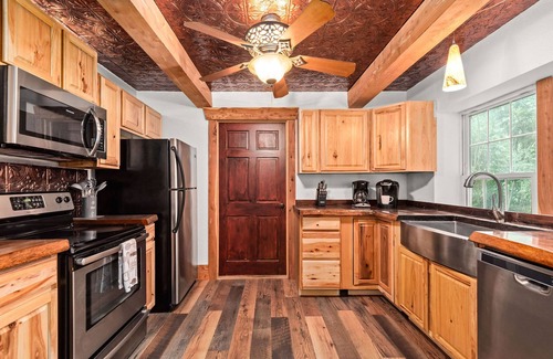 Silver Point Ski Chalet | Lake View Chalet | Game Room | Hot Tub!