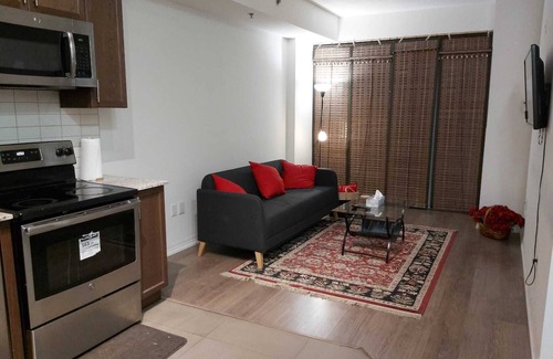 Grimsby Apartment | Lake View Condo Apt 5 min to Beach
