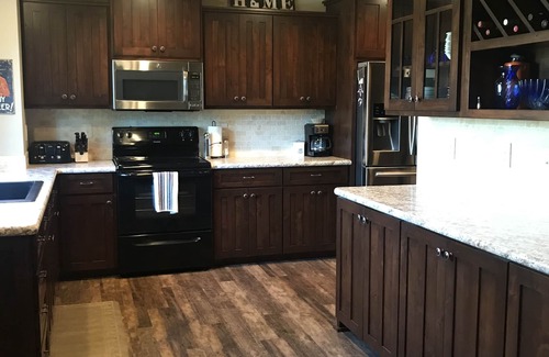 Coolin House | Lake View Couples Get-Away —nYear Round Fun!