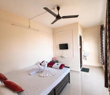 Lavasa Bed & Breakfast | Lake view dining and Lodging