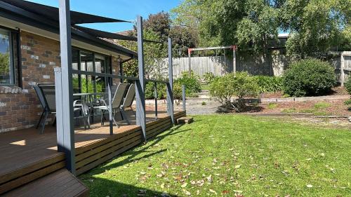 Lilydale House | Lake view family house