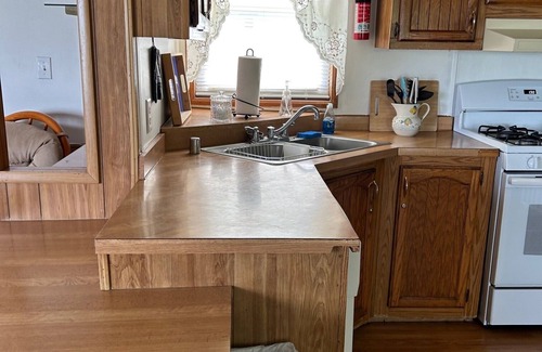 Durhamville House | LAKE VIEW GEM - BEAUTIFUL VIEWS, RESTAURANT/MARINA NEXT DOOR.