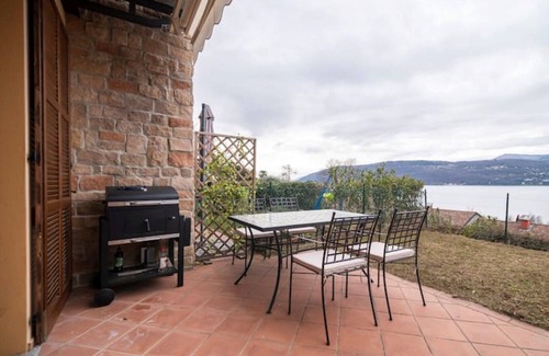 Cerro House | Lake view, pool, near the beach, pinball machine, darts, arcade