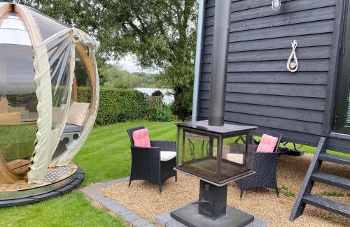 Hillingdon Apartment | Lake View Retreats
