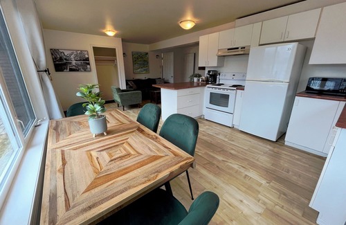 Balfour House | Lake View Suite, Forest Retreat, Lake Access Nearby