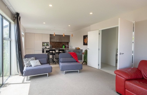 Wharewaka Apartment | Lake Views from 3 Mile Bay