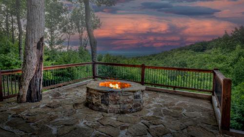 Blue Ridge House | Lake Vista Lodge