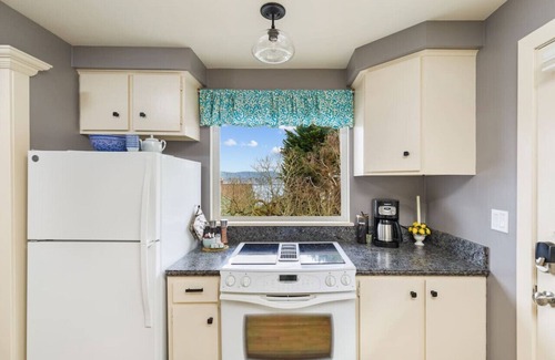 Rainier Valley House | Lake Washington View Home with Hot Tub BBQ Garden