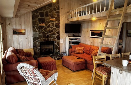 Orleans Cottage | Lake Willoughby Direct Waterfront