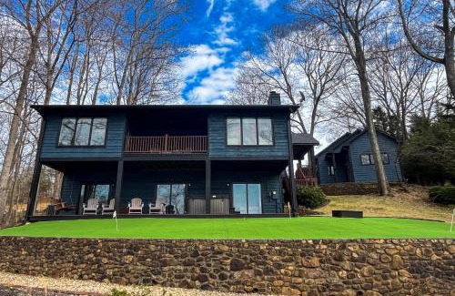 Moneta House | LakeDaze