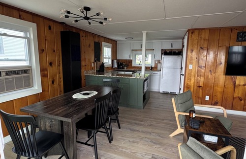 Paris Cottage | Lakefront 2 Bedroom Cottage Getaway on Chippewa Lake, Michigan