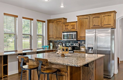 Cedar Creek Reservoir House | Lakefront/2 Story Dock/Kayaks/Porch Fireplace & TV/Luxurious & Rare/PET FRIENDLY