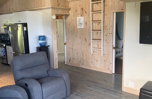Dunnville Cottage | Lakefront 2bedroom cottage with loft! Right on Lake Erie! Private beach!