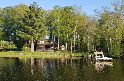 Finlayson Cabin | Lakefront! 3BR, 2.5 Bath, decks, dock, grill, fire pit, boats, dog friendly nnn