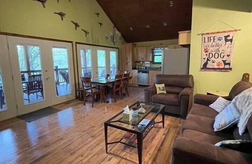 Cub Run House | Lakefront 4BR/2BA Cabin - Sleeps 10 -> Pets Stay Free <-