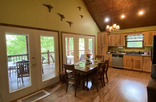 Cub Run House | Lakefront 4BR/2BA Cabin - Sleeps 10 -> Pets Stay Free <-