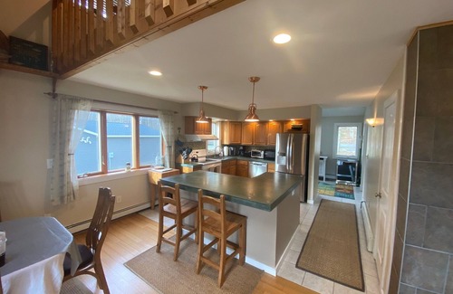 Treasure Lake House | Lakefront, 4br, 4Ba, Huge Yard and Patio, Docks, Private HOT TUB - sleeps 14+