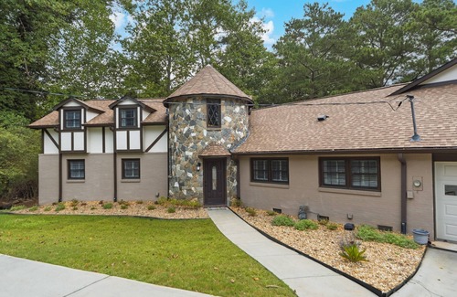 Flowery Branch House | Lakefront 4BR/6BA home with private dock, fire pit, smart TVs in all rooms, sunroom, BBQ grill, and fenced game yard. Includes golf cart, 2 fridges, double oven, and more. 1 mile to Aqualand Marina & Pig Tales Restaurant.