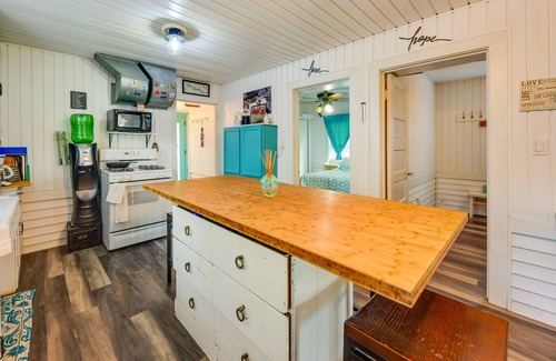 Antioch Cottage | Lakefront Antioch Cottage w/Dock & Gas Grill!
