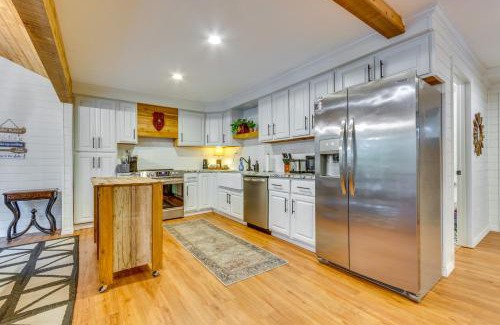 Scranton House | Lakefront Arkansas Abode - Deck, Grill and Fire Pit