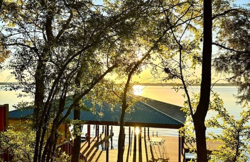 Flint Cabin | Lakefront Cabin 2BR Escape pvt. Hot Tub & Dock