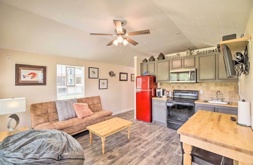 Woodville Cabin | Lakefront Cabin w/Access to 2 Paddleboats!