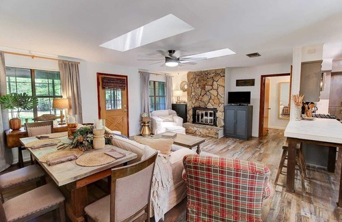 Shreveport Cabin | Lakefront cabin with fireplace, firepit, Kayaks & Canoes!