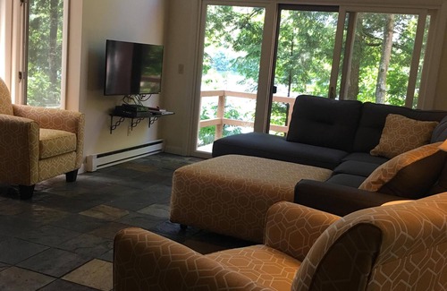 Grantham Condo | Lakefront Condo just steps away from the beach