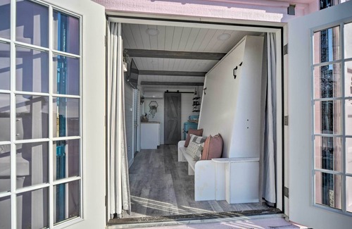 Canyon Lake Apartment | Lakefront Container Studio: Patio & Fire Pit!