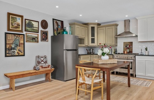 Middletown Cottage | Lakefront Cottage 10 min to Legoland Farmstay