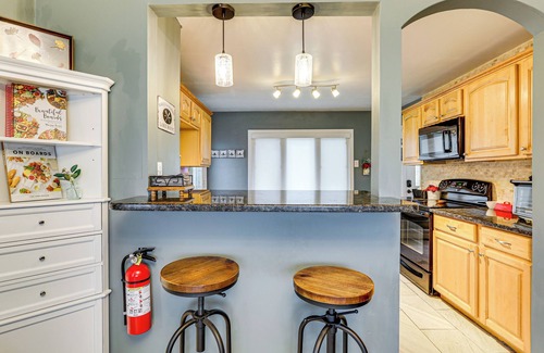 Forest Grove House | Lakefront Cottage 2 Mi to Palladium in Worcester!